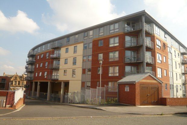 2 bed flat to rent in Hall Street, Birmingham B18, £975 pcm