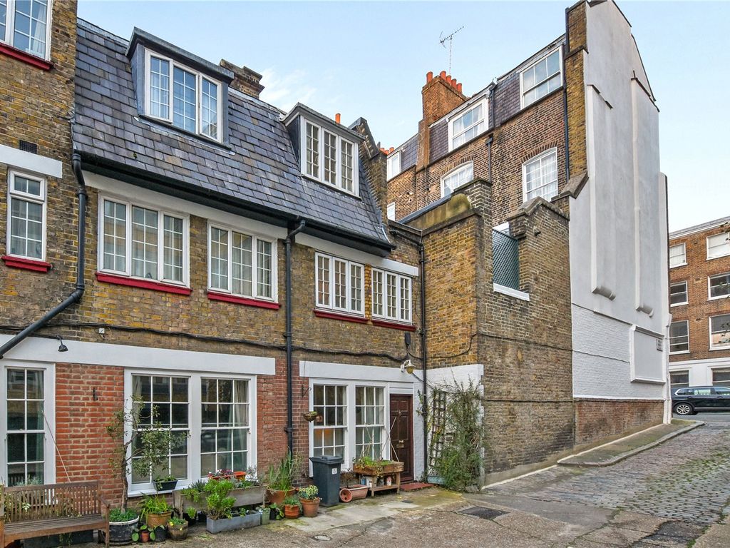 3 bed mews house to rent in Wyndham Mews, London W1H, £3,358 pcm