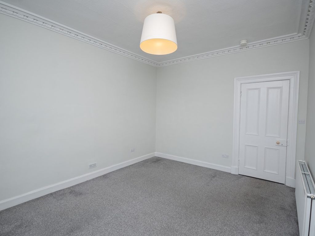 2 bed flat for sale in Union Street, Stirling FK8, £130,000
