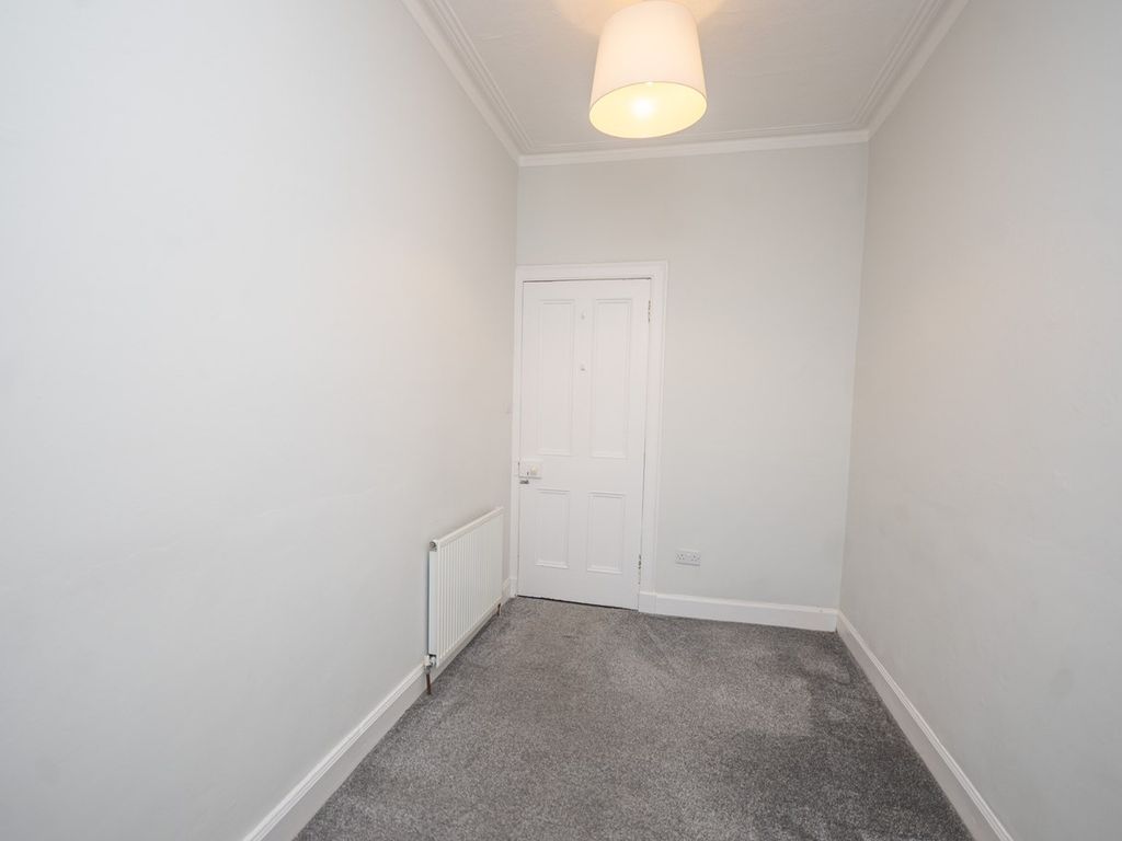 2 bed flat for sale in Union Street, Stirling FK8, £130,000