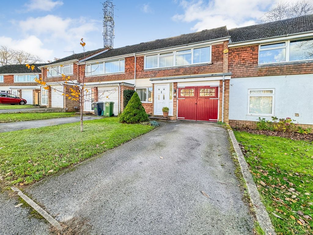 3 bed terraced house for sale in Curlew Drive, Tilehurst, Reading RG31, £399,950