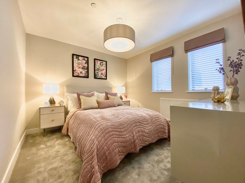 2 bed flat for sale in Oakley Court, Rogerstone, Newport NP10, £220,000