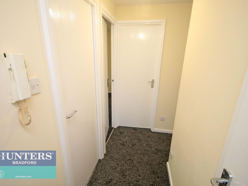 2 bed flat for sale in Mallard Court, Allerton, Bradford BD8, £50,000