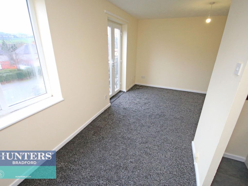 2 bed flat for sale in Mallard Court, Allerton, Bradford BD8, £50,000