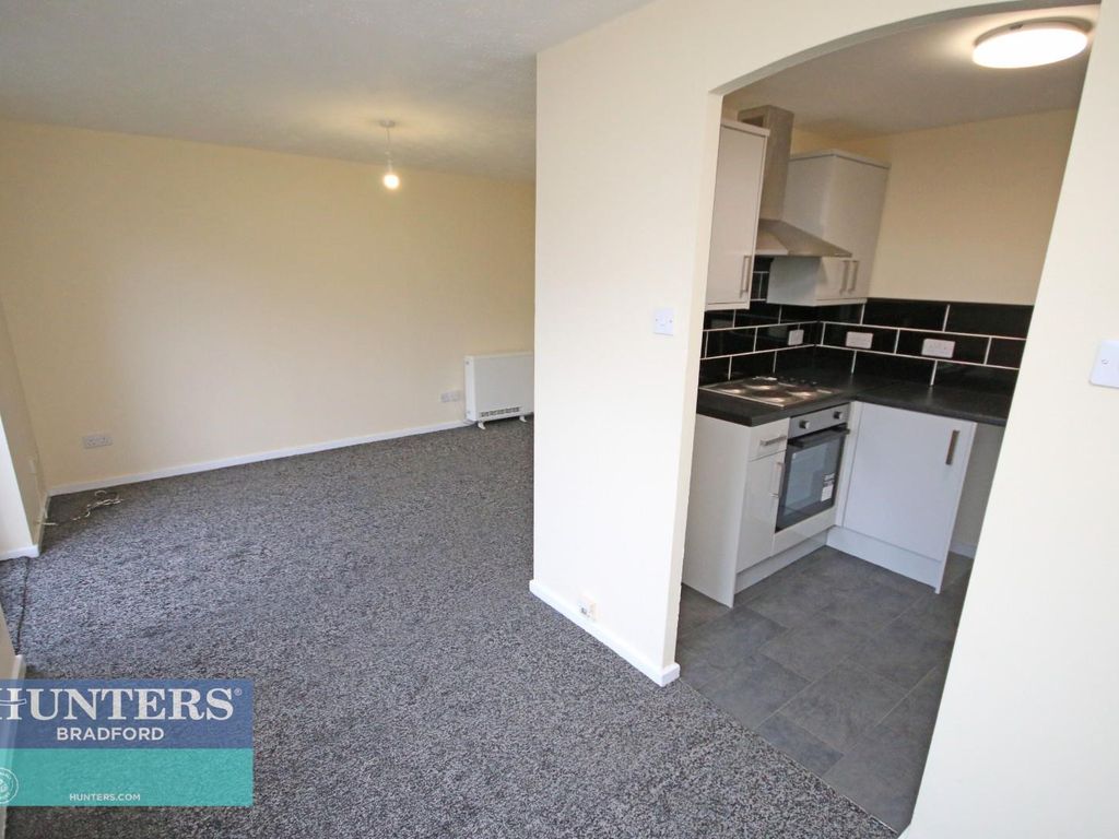 2 bed flat for sale in Mallard Court, Allerton, Bradford BD8, £50,000