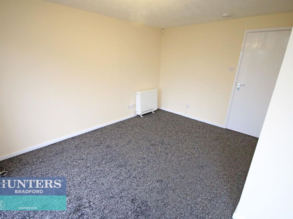 2 bed flat for sale in Mallard Court, Allerton, Bradford BD8, £50,000