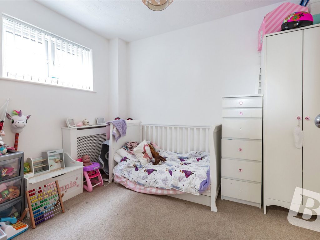 2 bed maisonette for sale in Basildon Road, Basildon, Essex SS15, £250,000