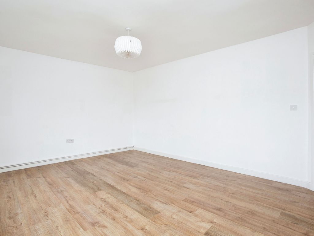 1 bed maisonette for sale in Clarendon Road, London E17, £325,000