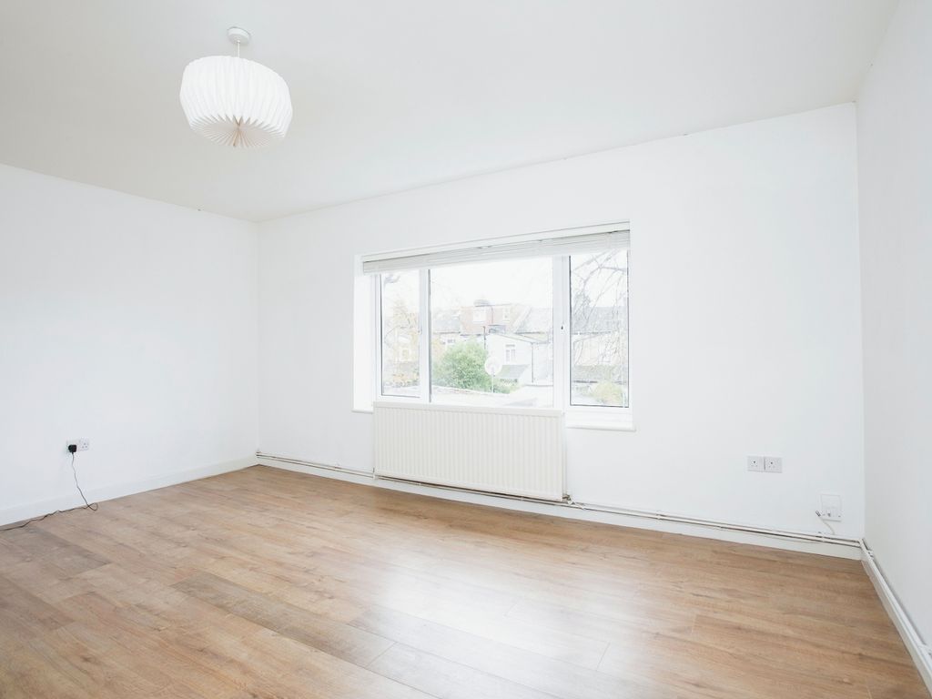 1 bed maisonette for sale in Clarendon Road, London E17, £325,000