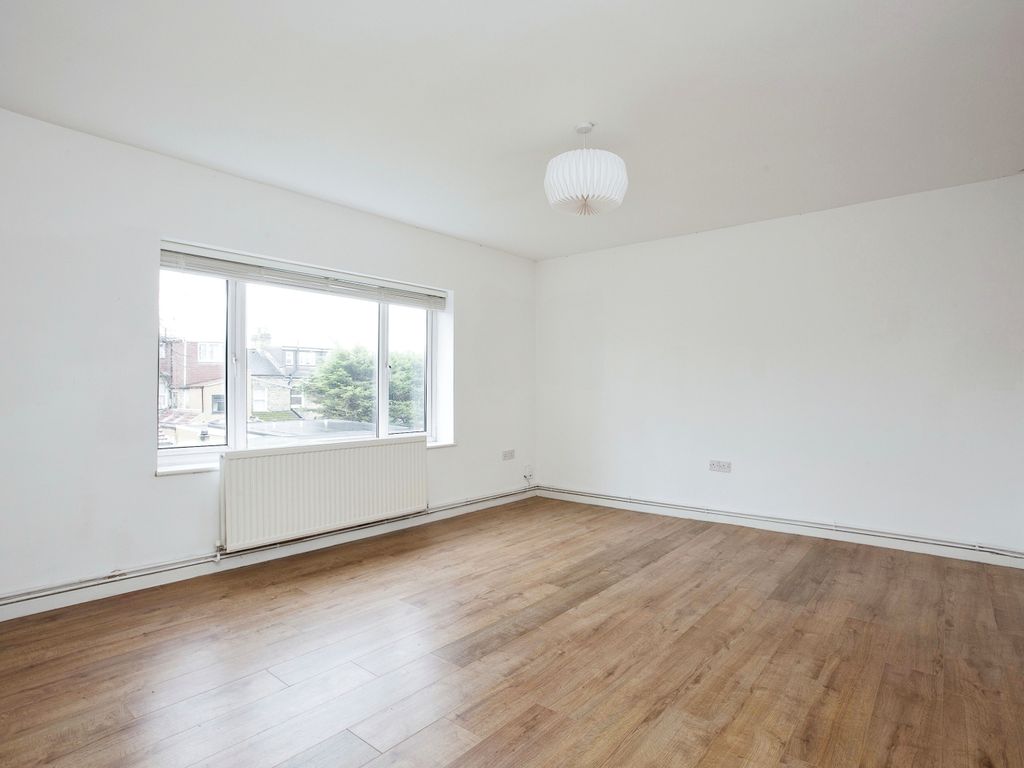 1 bed maisonette for sale in Clarendon Road, London E17, £325,000