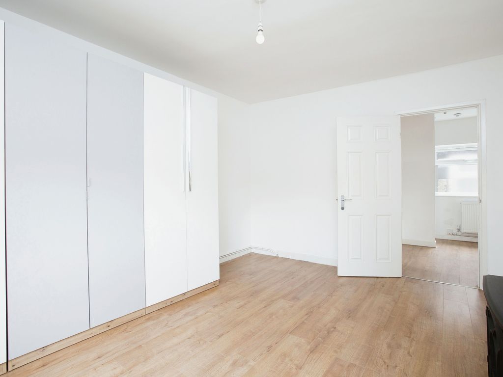 1 bed maisonette for sale in Clarendon Road, London E17, £325,000