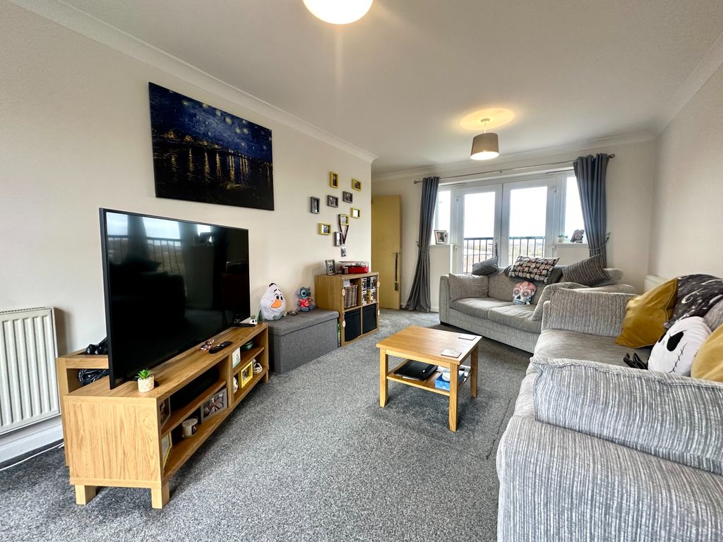 2 bed flat for sale in Bonneville Close, Tipton, Wednesbury DY4, £125,000