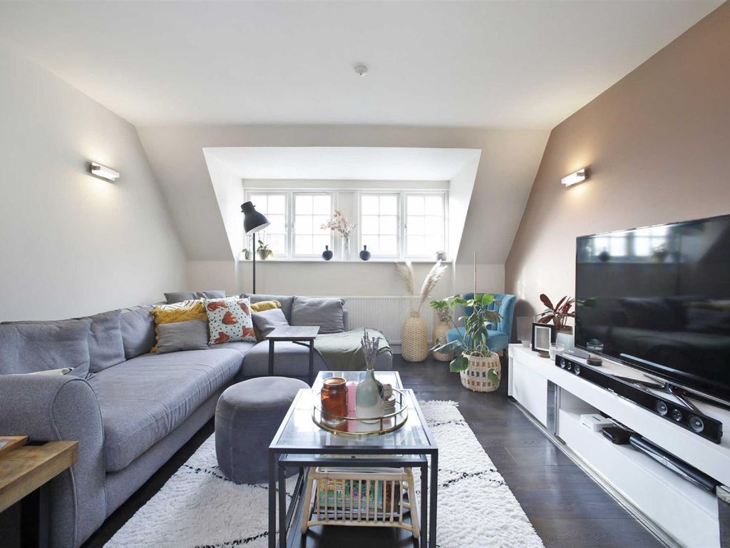 2 bed flat for sale in Corringway, Hampstead Garden Suburb NW11, £649,950