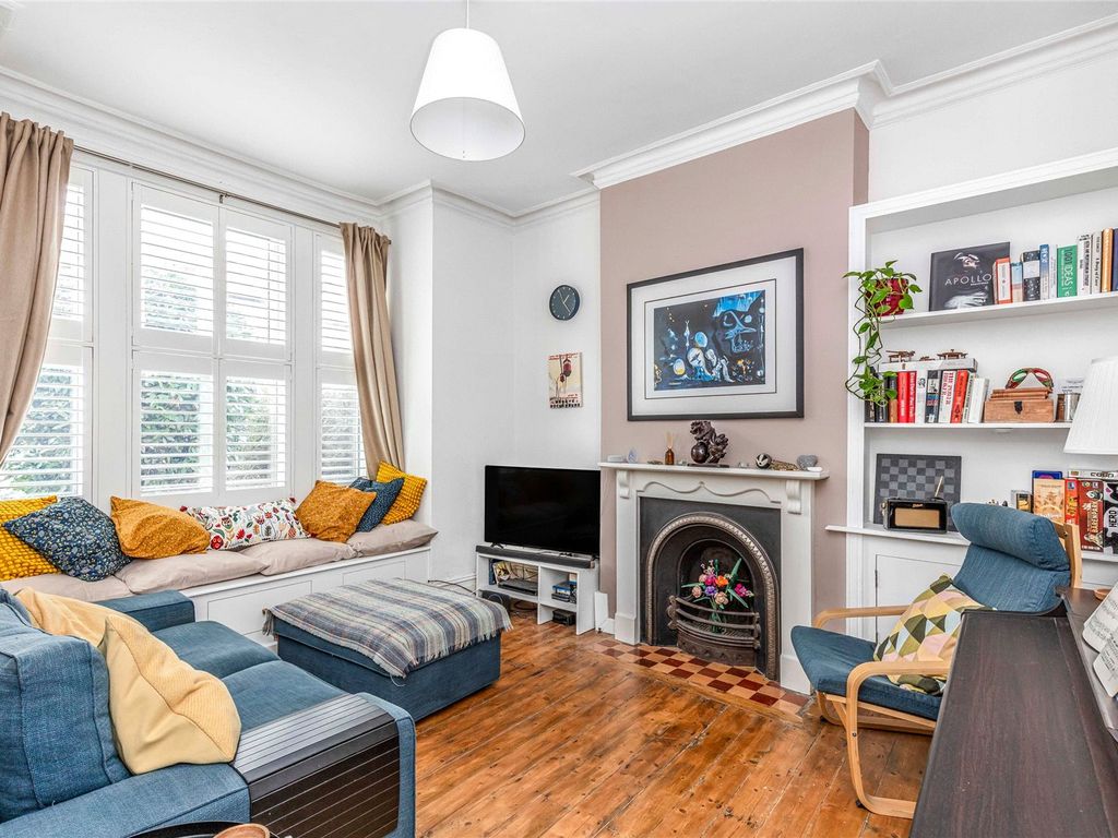 2 bed maisonette for sale in Dahomey Road, Furzedown SW16, £500,000