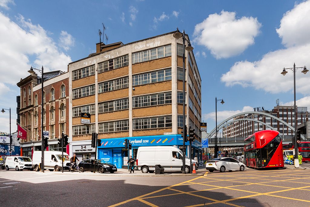 Office to let in London EC2A, £44,566 pa