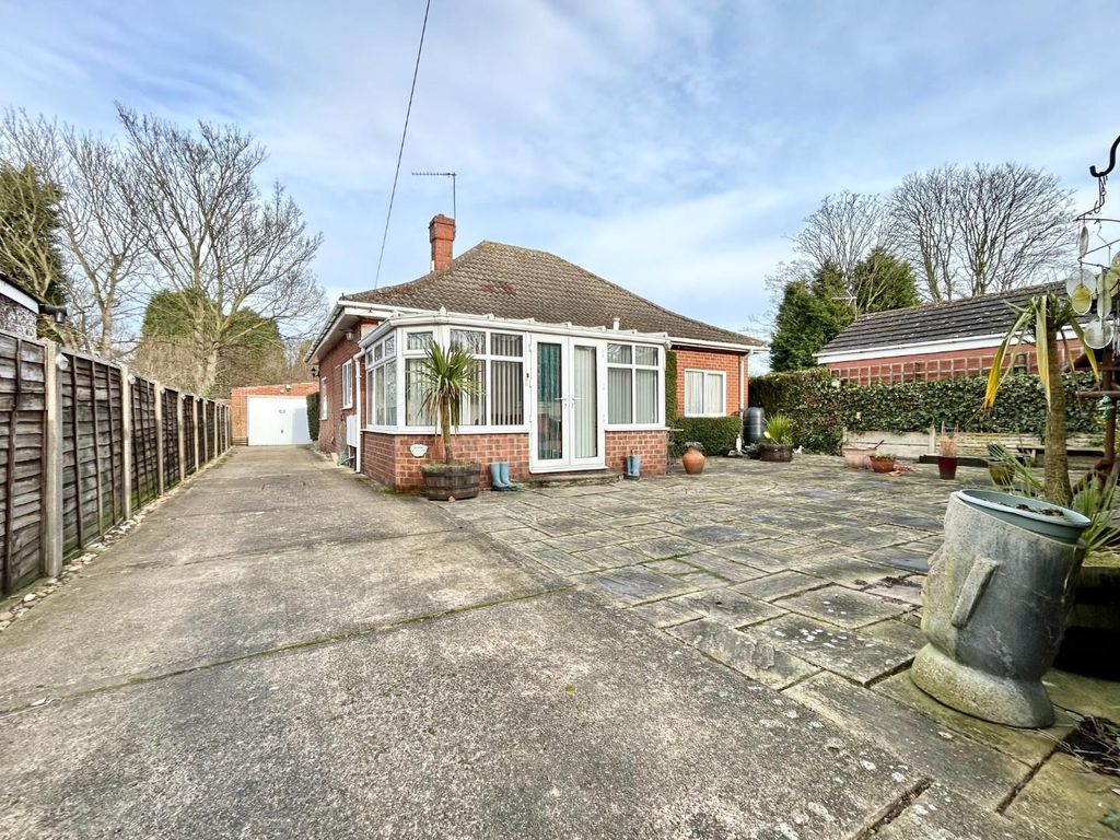 3 bed detached bungalow for sale in High Street, Thurnscoe, Rotherham S63, £225,000