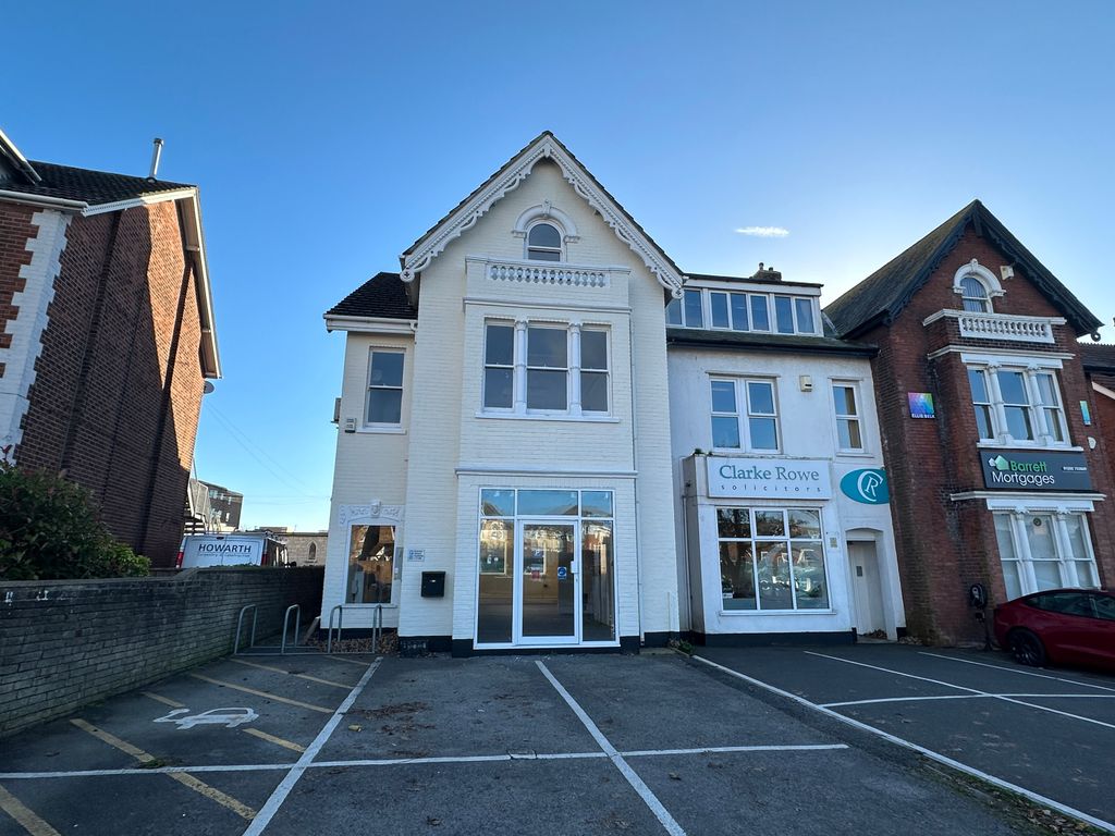 Office to let in Parkstone Road, Poole BH15, £28,500 pa