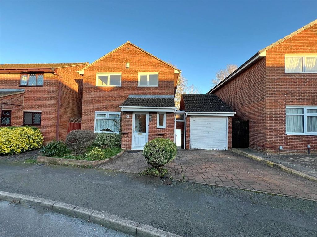 3 bed detached house to rent in Gorse Close, Rugby CV22, £1,195 pcm