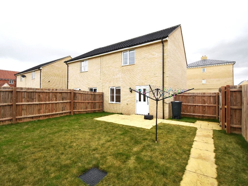 2 bed semi-detached house to rent in Poppy Crescent, Melbourn, Royston SG8, £1,425 pcm