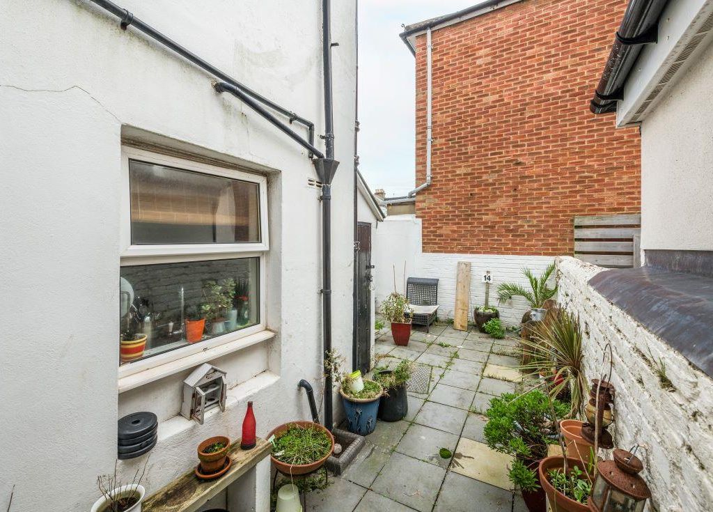 2 bed end terrace house for sale in Westbourne Street, Hove BN3, £500,000