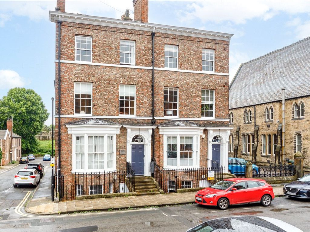 2 bed flat to rent in Priory Street, York, North Yorkshire YO1, £1,350 pcm