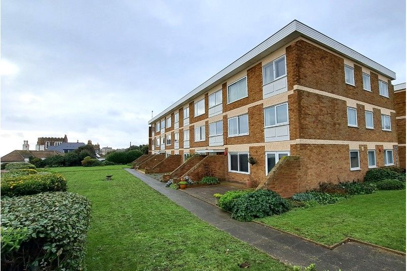 2 bed flat to rent in Copperfield Court, Thanet, Broadstairs CT10, £1,200 pcm