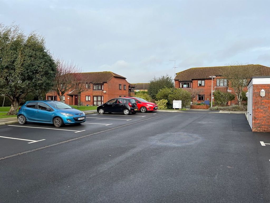 1 bed flat for sale in Priestley Way, Bognor Regis PO22, £105,000