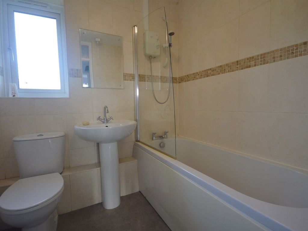 1 bed flat for sale in Roman Way, Billingshurst RH14, £175,000