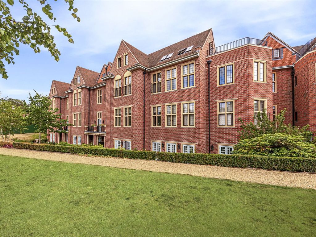 1 bed flat for sale in Kings Drive, Midhurst GU29, £300,000