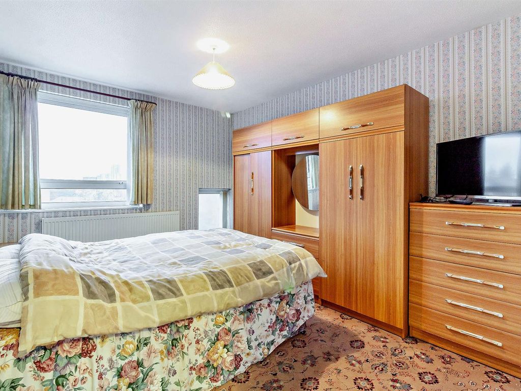 3 bed end terrace house for sale in Bangor Walk, Nottingham NG3, £180,000