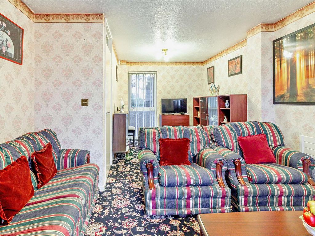 3 bed end terrace house for sale in Bangor Walk, Nottingham NG3, £180,000