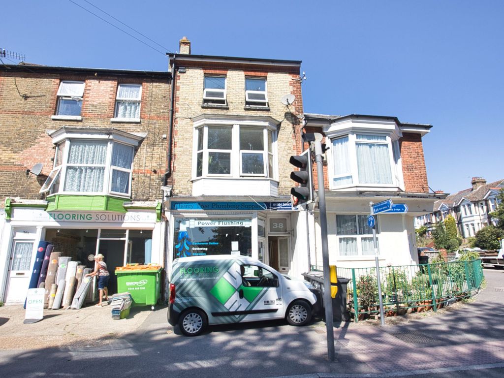 4 bed flat to rent in Cherry Tree Avenue, Dover CT16, £1,250 pcm