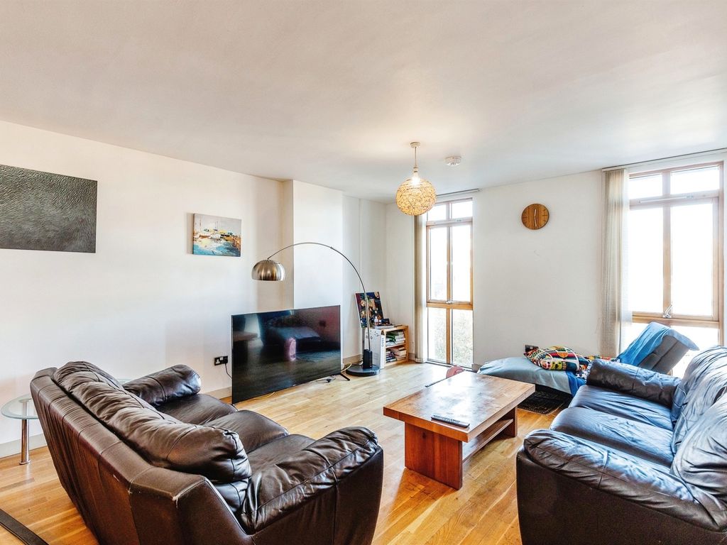 2 bed flat for sale in St. James Barton, Bristol BS1, £290,000