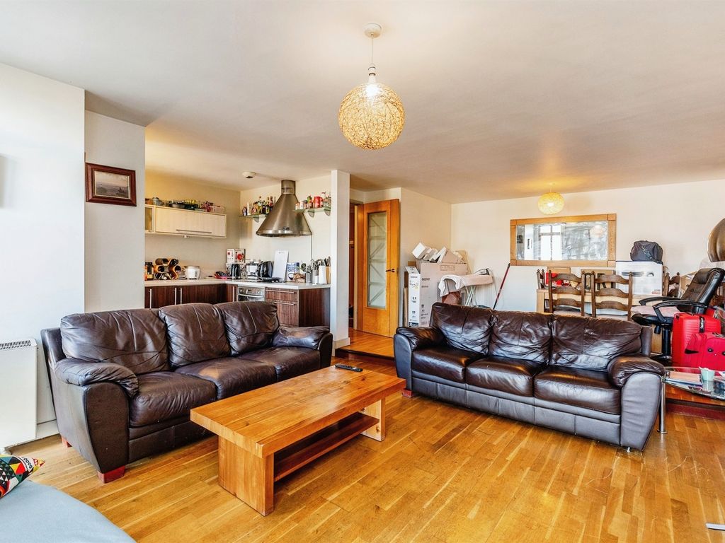 2 bed flat for sale in St. James Barton, Bristol BS1, £290,000