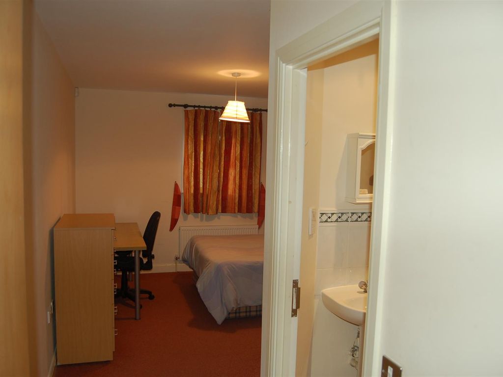 2 bed flat to rent in 8 Bournbrook Court, Edgbaston, Birmingham B5, £1,275 pcm