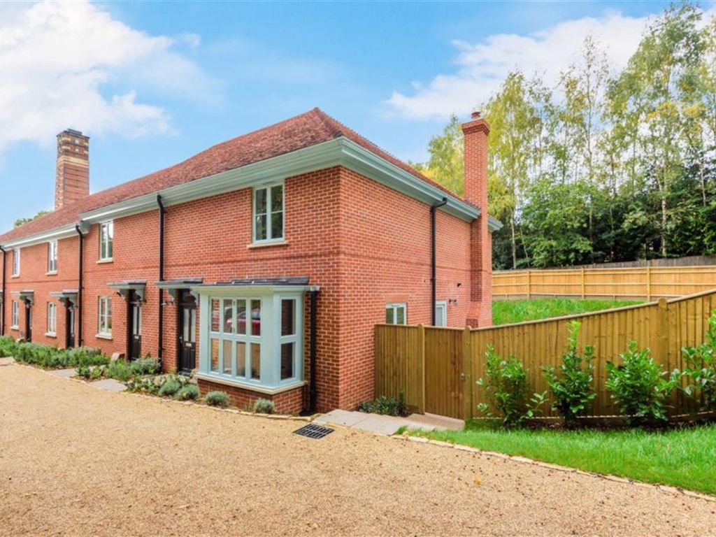 3 bed end terrace house for sale in Kings Drive, Midhurst GU29, £825,000