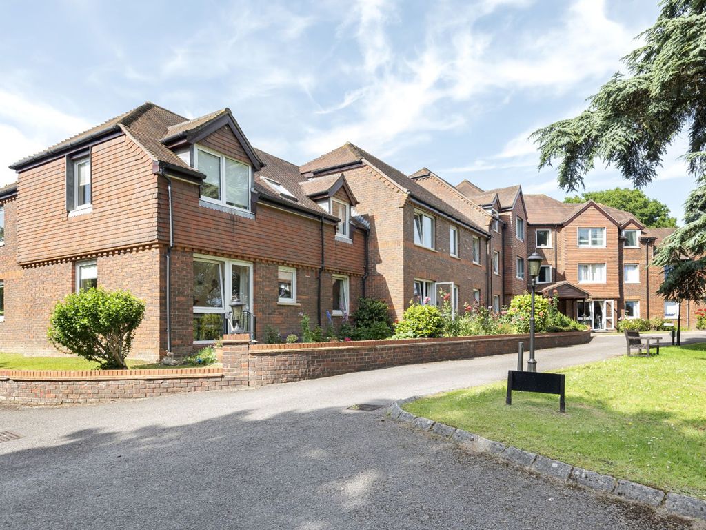 1 bed flat for sale in Tanners Lane, Redwood Manor Tanners Lane GU27, £145,000
