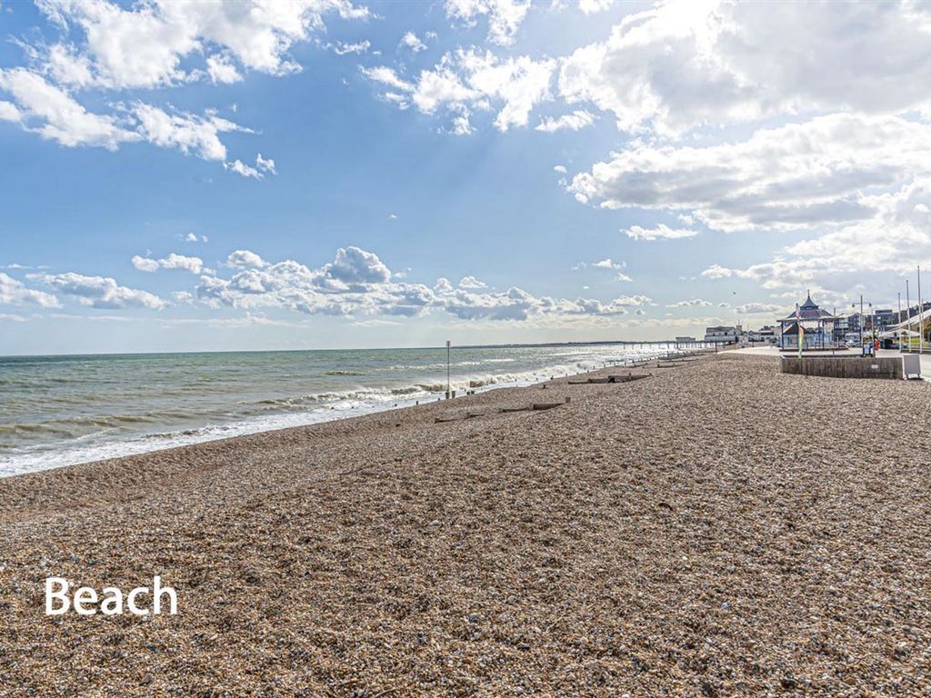 2 bed flat for sale in The Esplanade, Bognor Regis PO21, £260,000