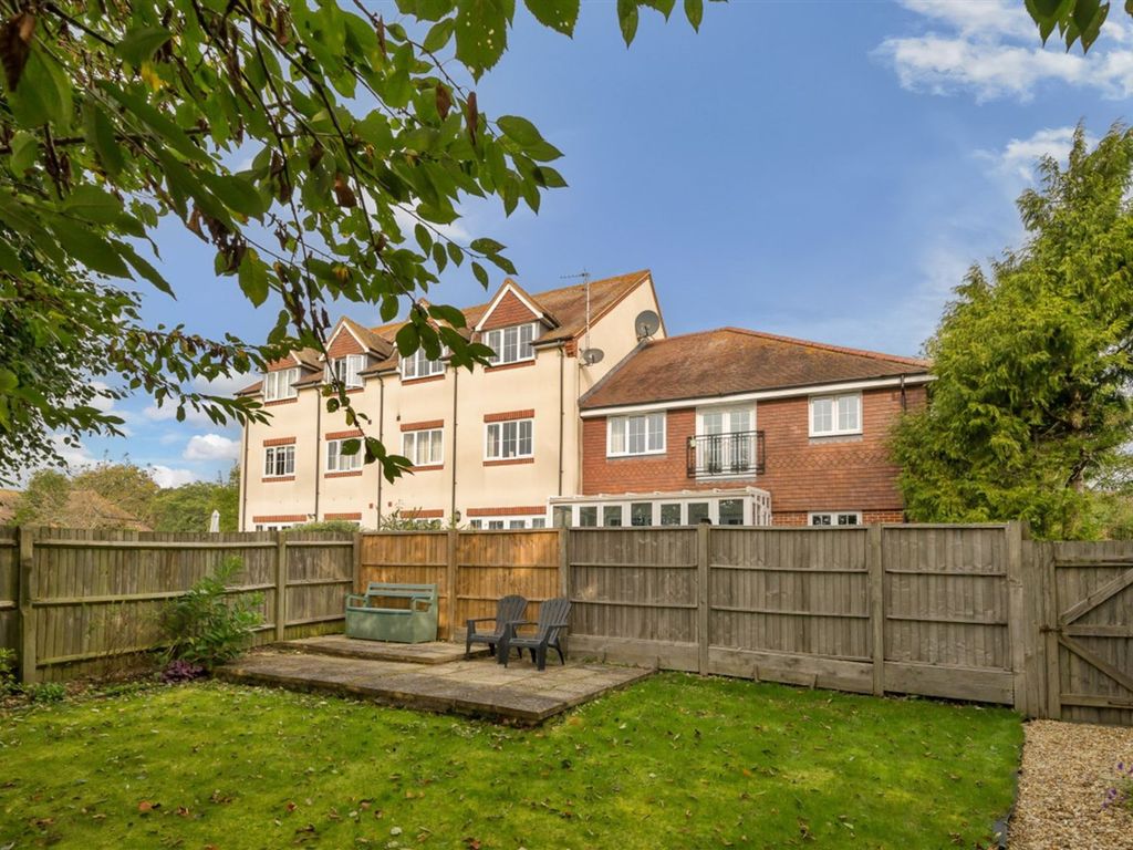 2 bed flat for sale in Tilemakers Close, Westhampnett PO18, £250,000