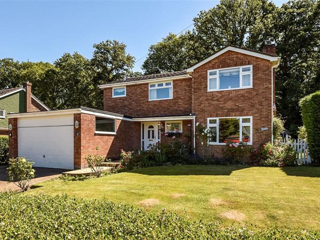 4 bed detached house for sale in College Close, Rowland