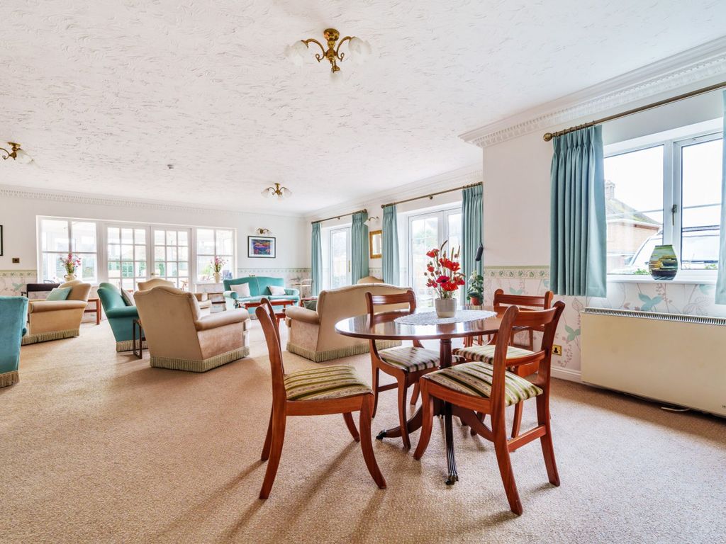 1 bed flat for sale in King George Avenue, Petersfield GU32, £200,000