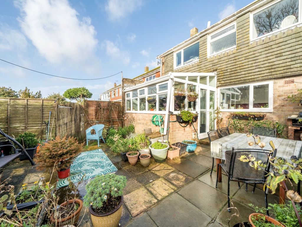 4 bed end terrace house for sale in Landseer Drive, Selsey PO20, £315,000