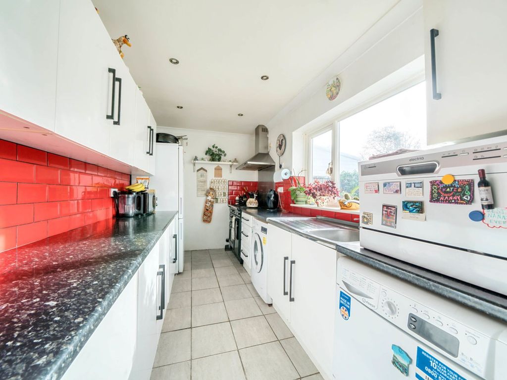 4 bed end terrace house for sale in Landseer Drive, Selsey PO20, £315,000