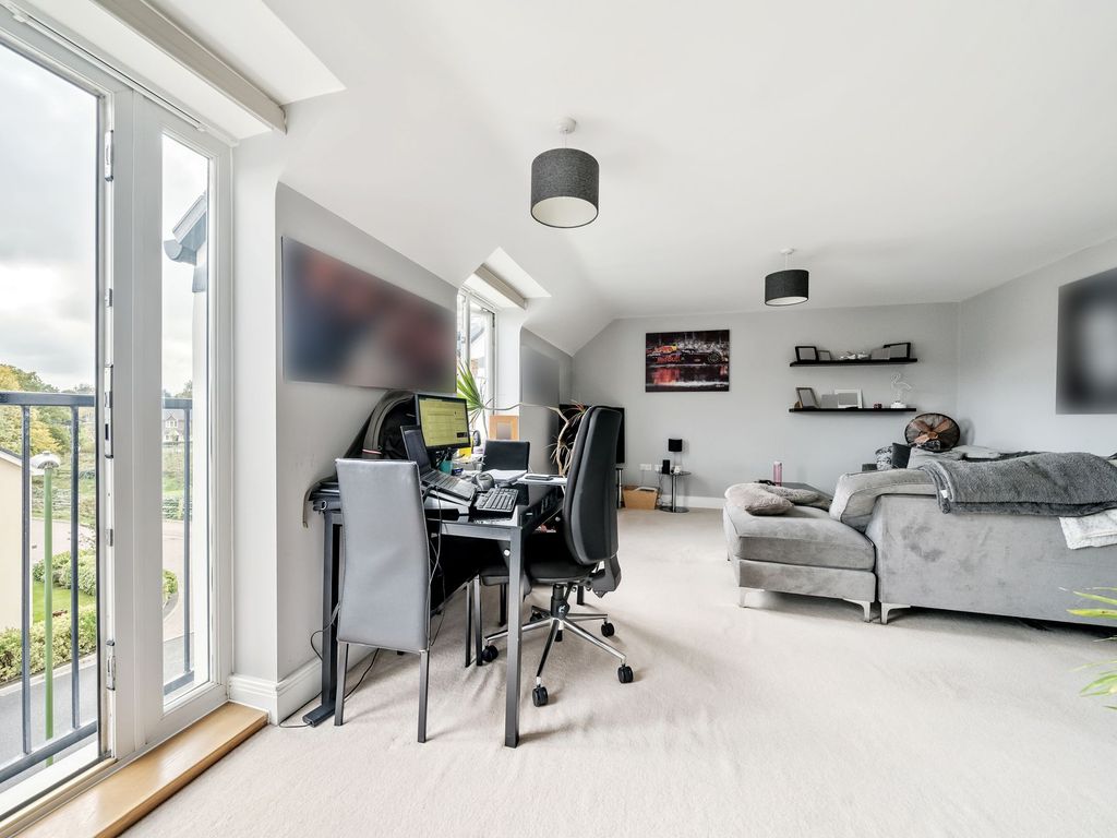 2 bed flat for sale in Honeysuckle Drive, Billingshurst RH14, £255,000