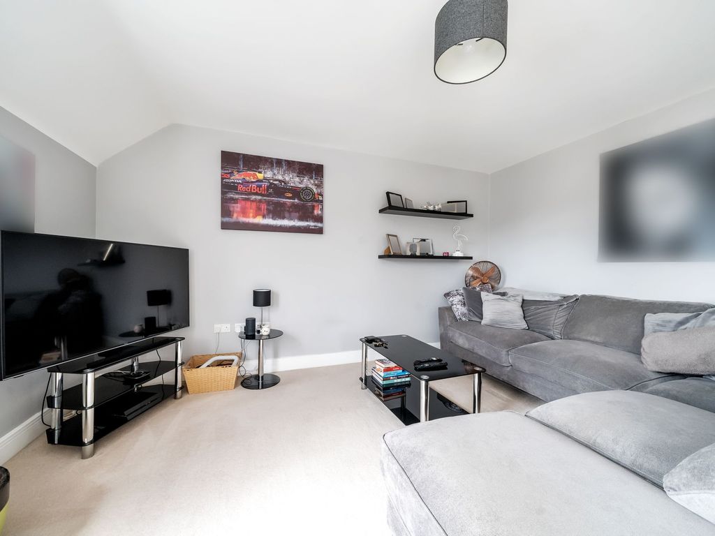 2 bed flat for sale in Honeysuckle Drive, Billingshurst RH14, £255,000