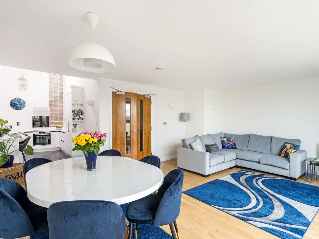 3 bed flat for sale in Leading Edge, Bristol BS8, £700,000