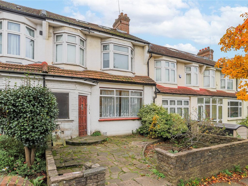 4 bed terraced house for sale in Shrewsbury Road, London N11, £625,000