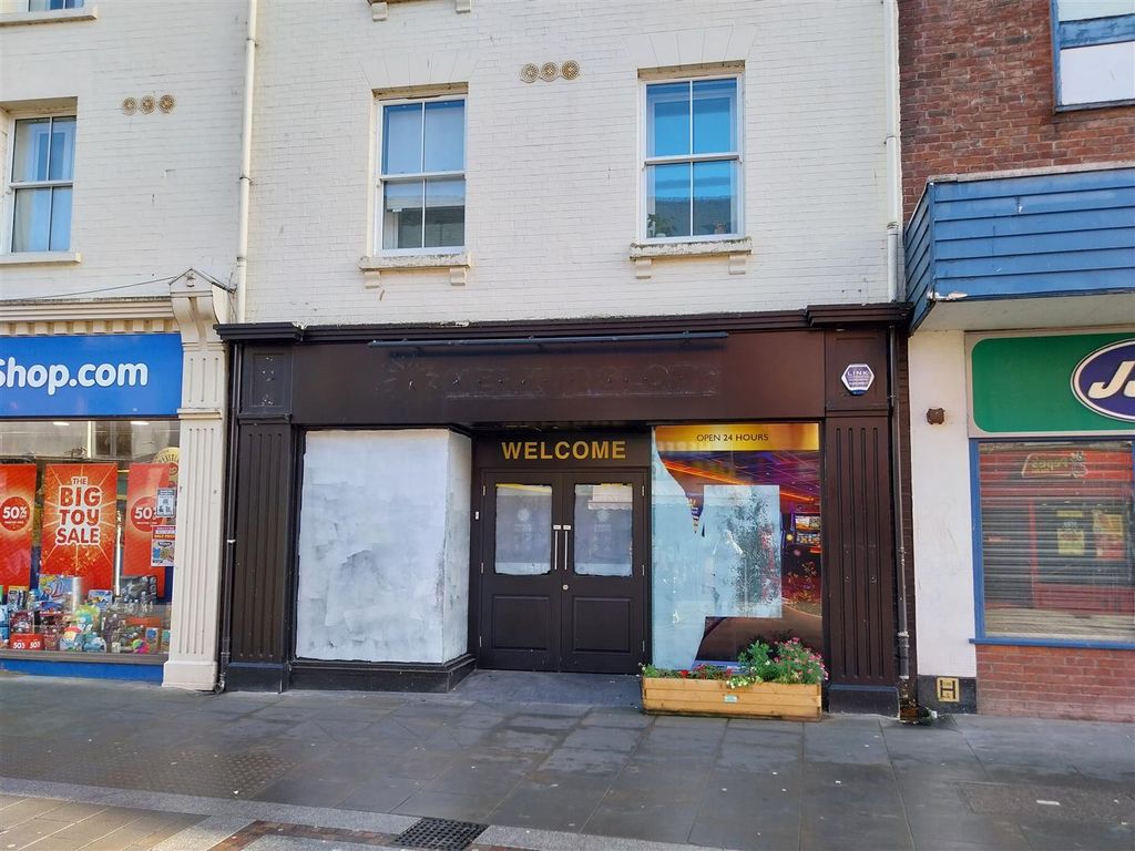 Retail premises to let in Commercial Street, Hereford HR1, £32,000 pa