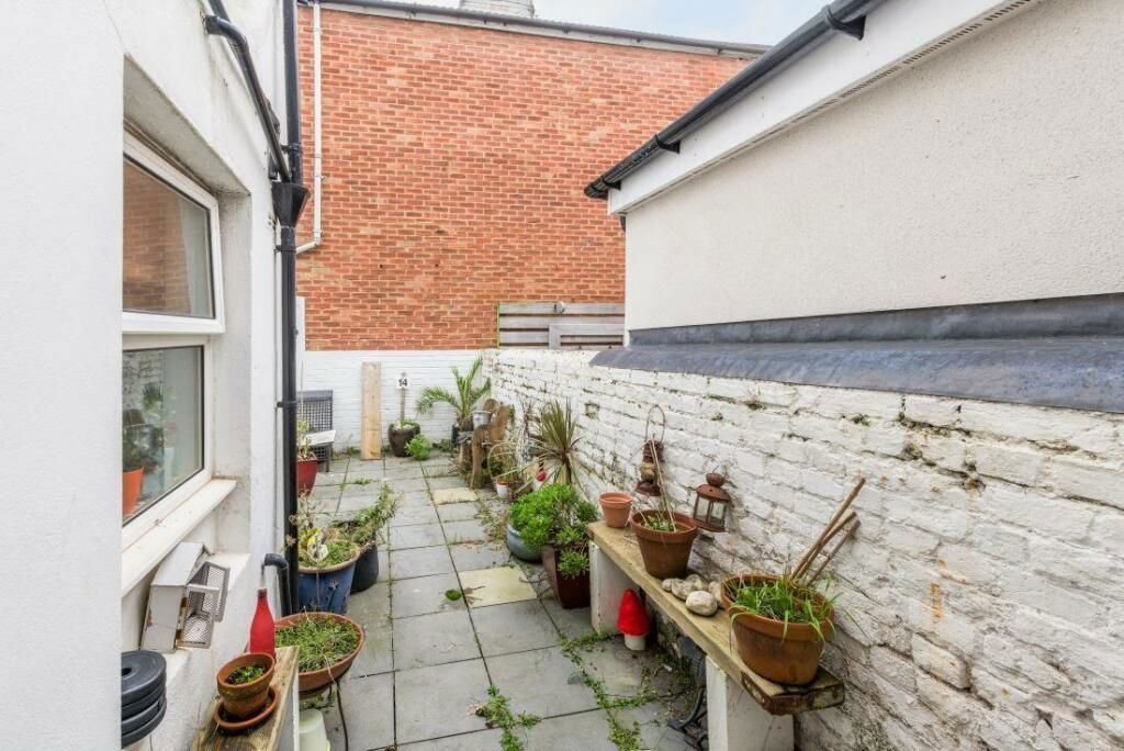 2 bed terraced house for sale in Westbourne Street, Hove BN3, £450,000