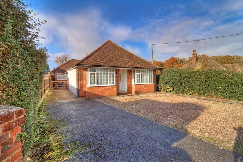 3 bed detached bungalow for sale in New Road, Stokenchurch, High Wycombe HP14, £500,000
